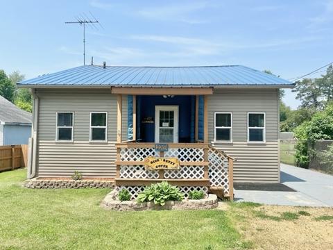 2203 W 4th St, Dixon, IL 61021