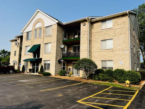 9007 S Roberts Rd #3A, Hickory Hills, IL 60457