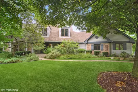 7 High Point Dr, Hawthorn Woods, IL 60047