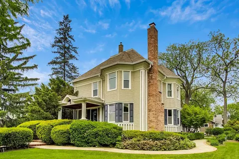 302 W Euclid Ave, Arlington Heights, IL 60004
