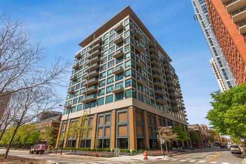 125 E 13th St #812, Chicago, IL 60605