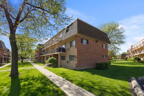 2410 Algonquin Rd #11, Rolling Meadows, IL 60008