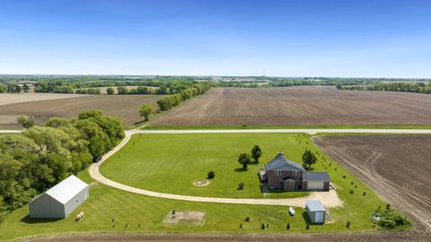 5108 N Winnebago Rd, Winnebago, IL 61088