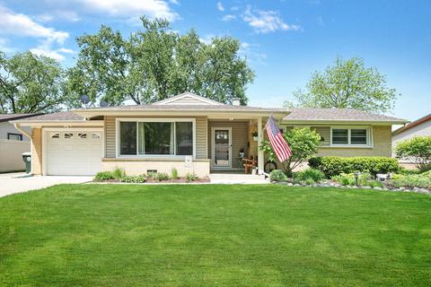 1256 Cypress Ln, Elk Grove Village, IL 60007