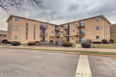 32 W Conti Pkwy #1C, Elmwood Park, IL 60707
