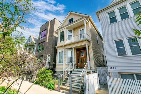 1533 W Barry Ave, Chicago, IL 60657