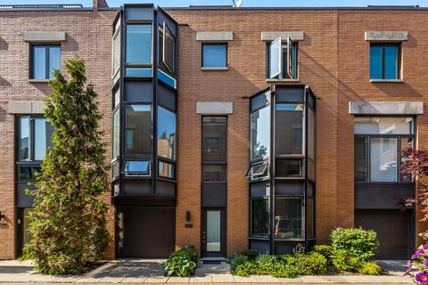 1447 N Cleveland Ave #F, Chicago, IL 60610
