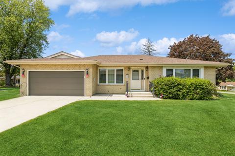 936 Wiltshire Dr, Mchenry, IL 60050
