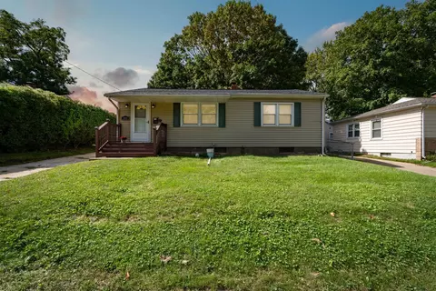 1302 Eastholme Ave, Bloomington, IL 61701