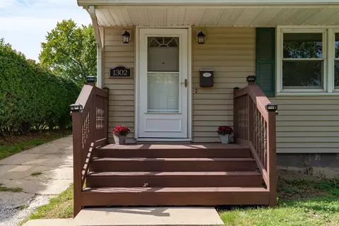 1302 Eastholme Ave, Bloomington, IL 61701 photo 2