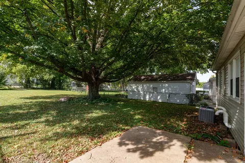 1302 Eastholme Ave, Bloomington, IL 61701 photo 22
