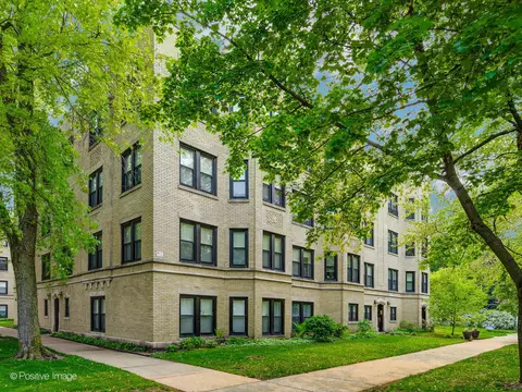 1903 W Estes Ave #3, Chicago, IL 60626
