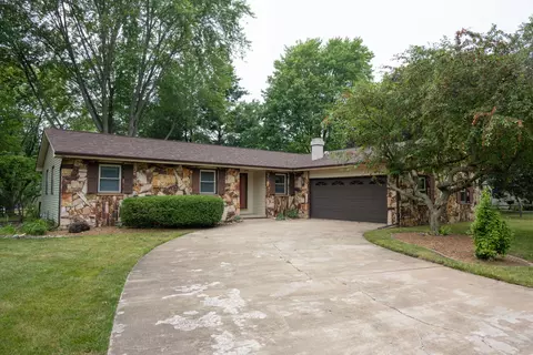 1209 Mary Dr, Mahomet, IL 61853