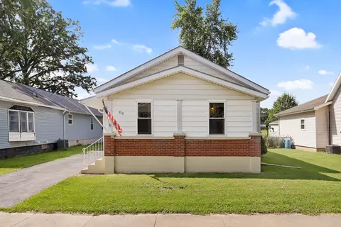 812 E Webster St, Clinton, IL 61727