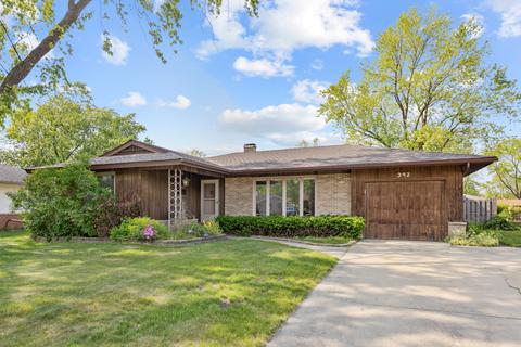 392 Birchwood Ln, Elk Grove Village, IL 60007