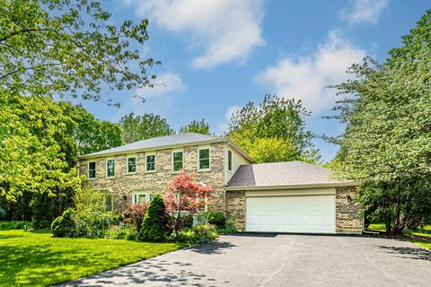 1649 Saddle Hill Rd, Libertyville, IL 60048