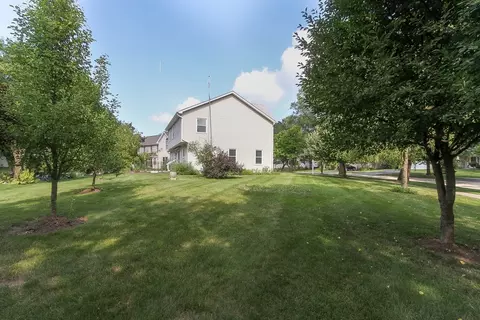 764 Laurel Ln, Cary, IL 60013 photo 2