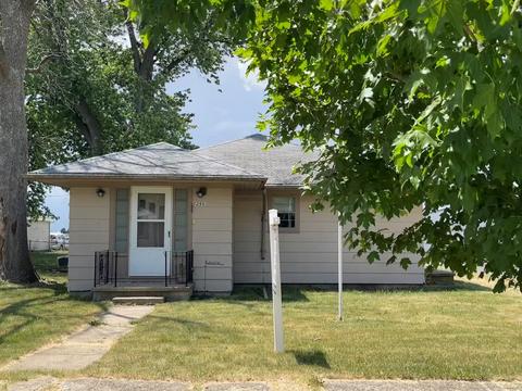 255 S Elm St, Herscher, IL 60941