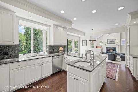 1161 Midwest Ln, Wheaton, IL 60189 photo 7