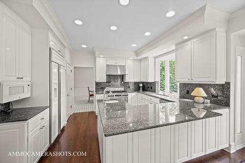 1161 Midwest Ln, Wheaton, IL 60189 photo 9