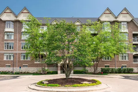 425 Village Green Dr S #207, Lincolnshire, IL 60069