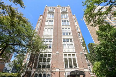20 E Cedar St #2E, Chicago, IL 60611
