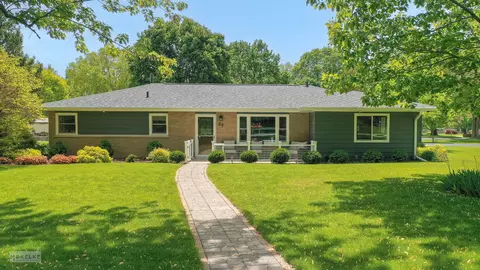 27 W Pleasantview Dr, Oswego, IL 60543