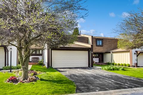 5 Cherrywood Ct, Indian Head Park, IL 60525