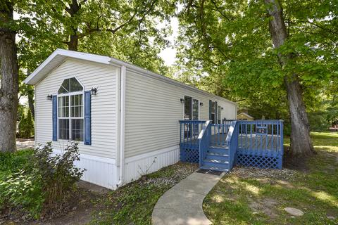 1009 Bay Rd #42, Mchenry, IL 60051