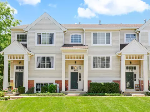 595 Cary Woods Cir, Cary, IL 60013