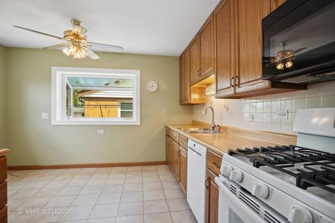 556 Pinehurst Dr, Des Plaines, IL 60016 photo 6