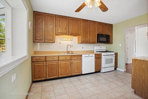 556 Pinehurst Dr, Des Plaines, IL 60016 photo 5