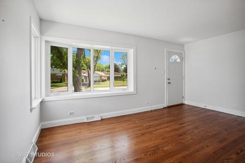 556 Pinehurst Dr, Des Plaines, IL 60016 photo 3