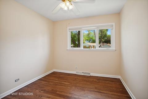 556 Pinehurst Dr, Des Plaines, IL 60016 photo 9