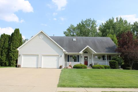 30 Kirkwood Dr, Clinton, IL 61727