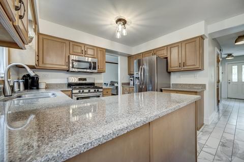 555 Roxbury Dr, Naperville, IL 60565 photo 12