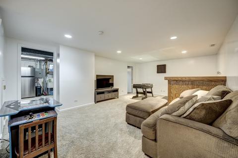 555 Roxbury Dr, Naperville, IL 60565 photo 29