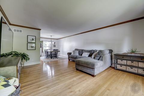 555 Roxbury Dr, Naperville, IL 60565 photo 4