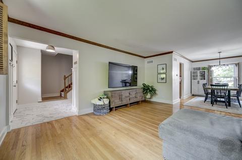 555 Roxbury Dr, Naperville, IL 60565 photo 3