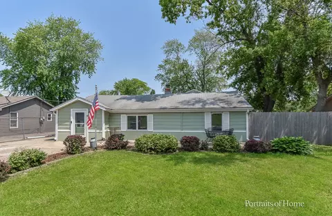 730 S Loucks St, Aurora, IL 60505