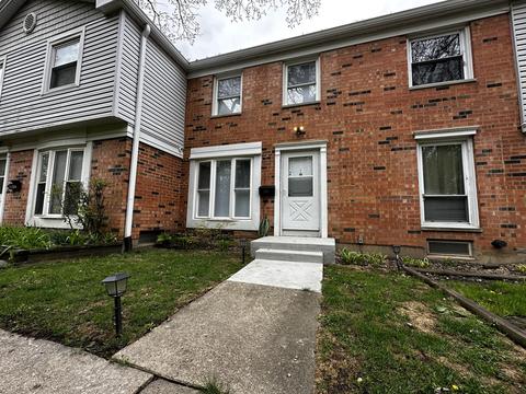 1105 Colony Ct, Streamwood, IL 60107