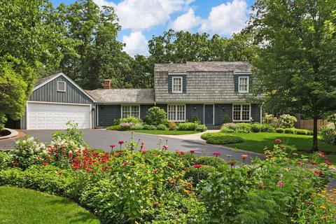 820 Hawthorne Ln, Libertyville, IL 60048