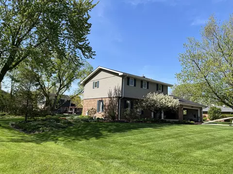 4131 Lake Park Ave, Gurnee, IL 60031