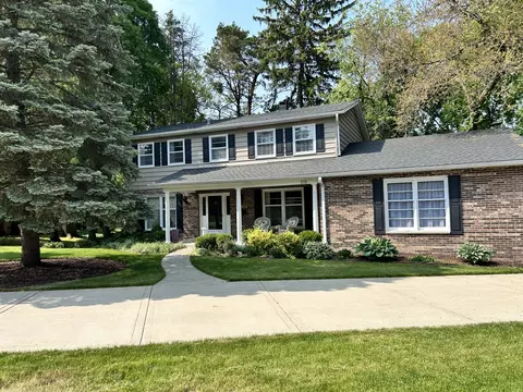 379 Havenwood Ct, Libertyville, IL 60048