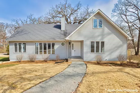 22536 W Silver Lake Ave, Antioch, IL 60002
