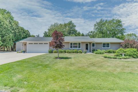 14 Royce Rd, Oswego, IL 60543