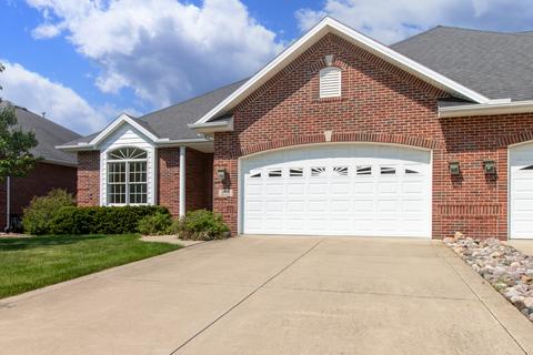 1914 Sinclair Ct, Bloomington, IL 61704
