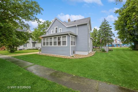 319 Jackson St, Genoa, IL 60135