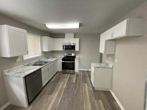 16489 Barton Ln, Oak Forest, IL 60452 photo 3