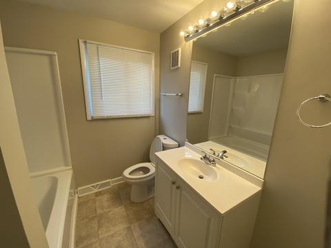 16489 Barton Ln, Oak Forest, IL 60452 photo 13